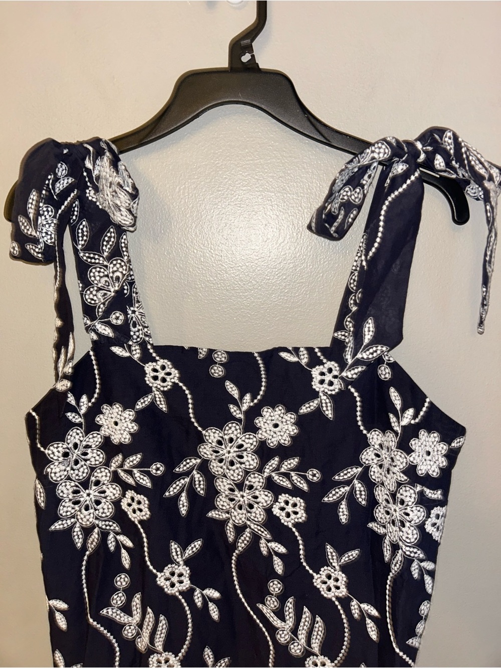 Loft Dress - navy/white embroidered floral tie strap mini length NWT - Picture 4 of 12